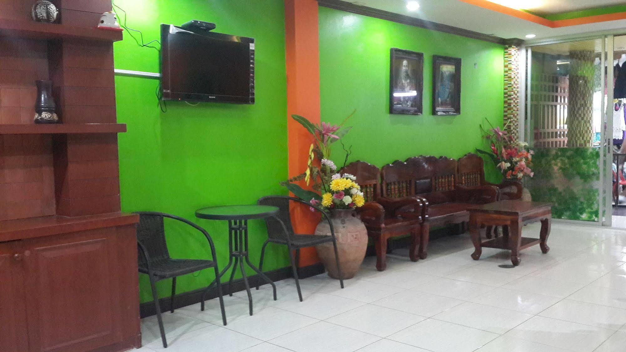 Silla Patong Hostel Bagian luar foto