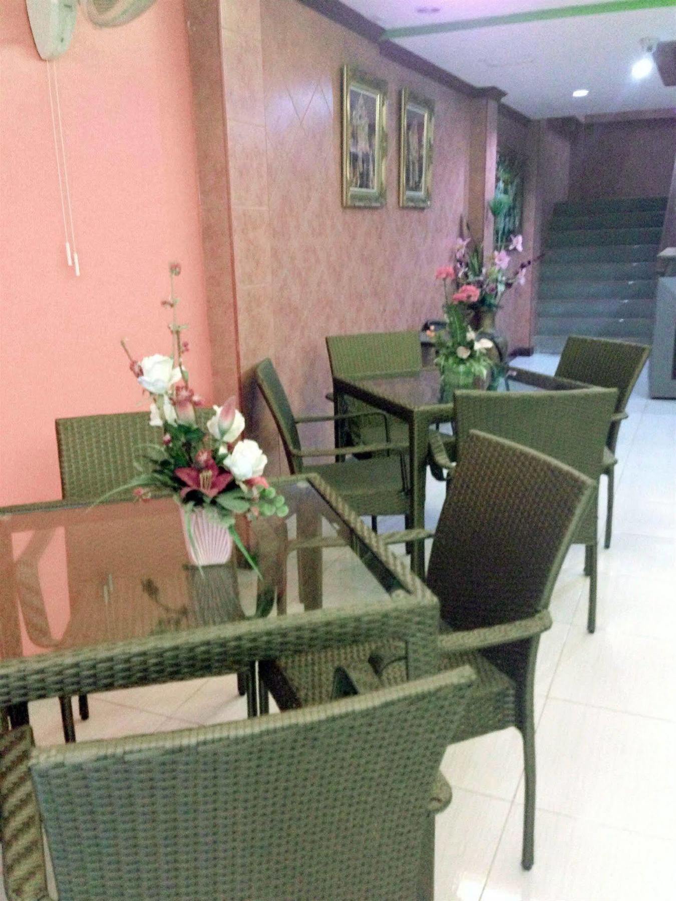 Silla Patong Hostel Bagian luar foto